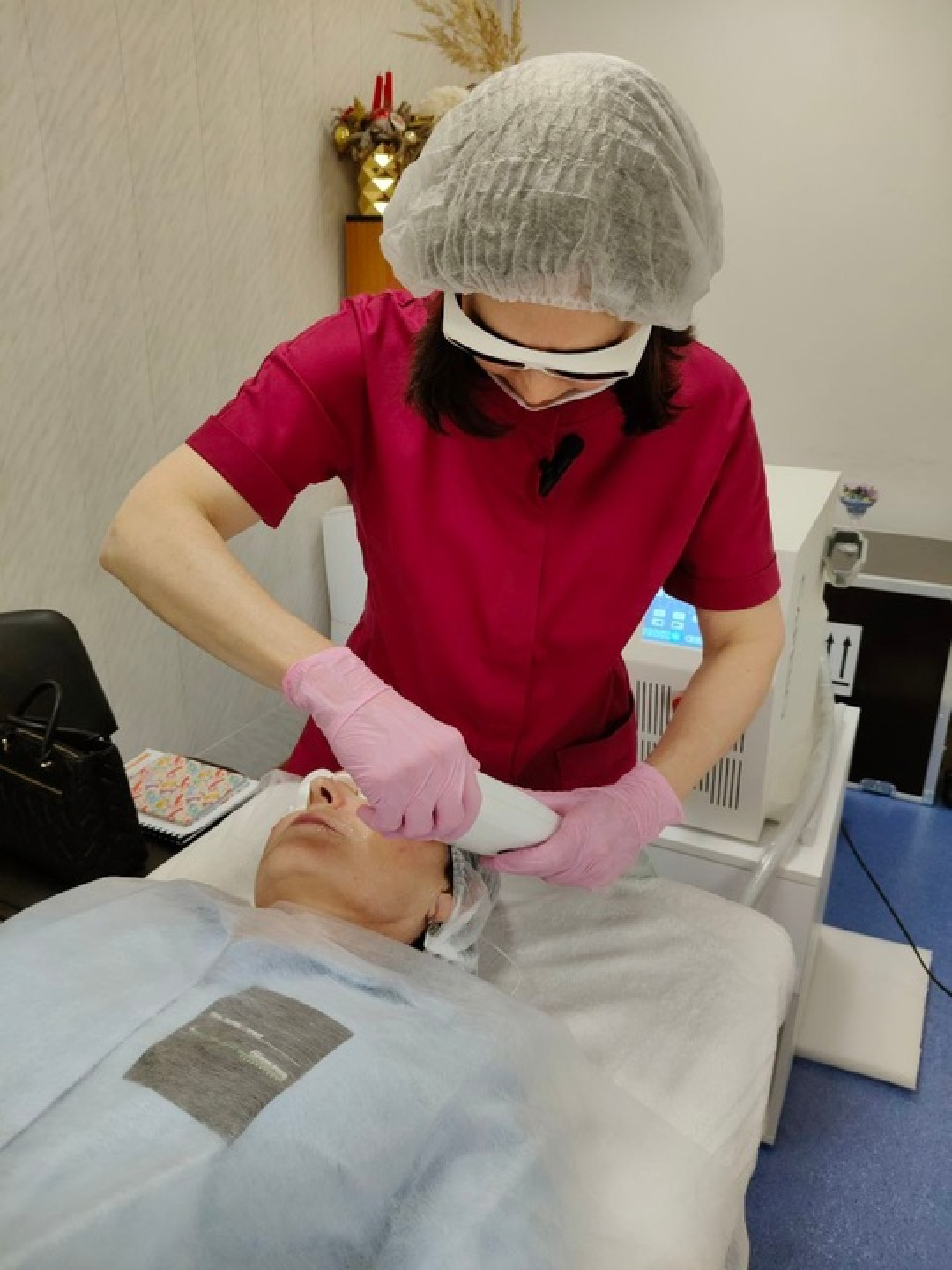 Фотолечение мелких сосудов на лице с помощью аппарата capello